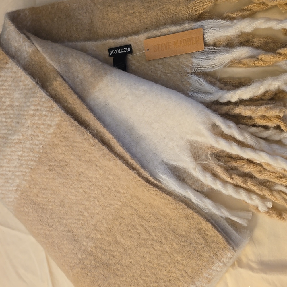 Steve Madden Tan & Off White  Scarf/Wrap Super Soft 70 X 20in NWT - Picture 4 of 6